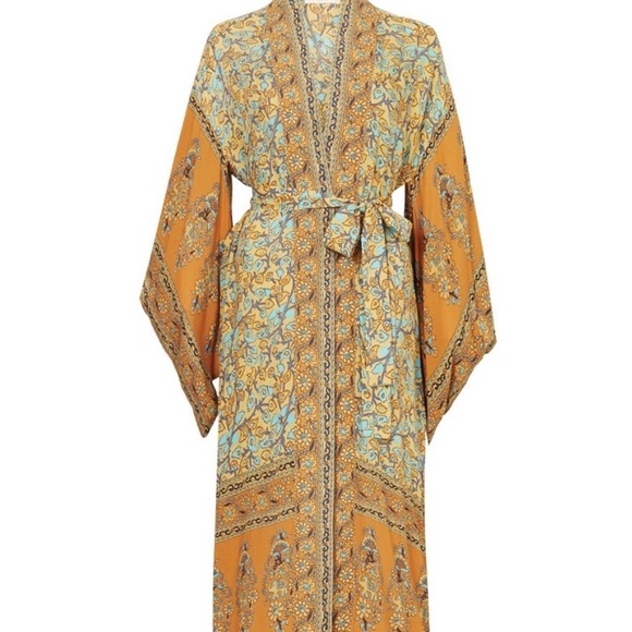 Spell and Gypsy Delirium kimono - Picture 3 of 5